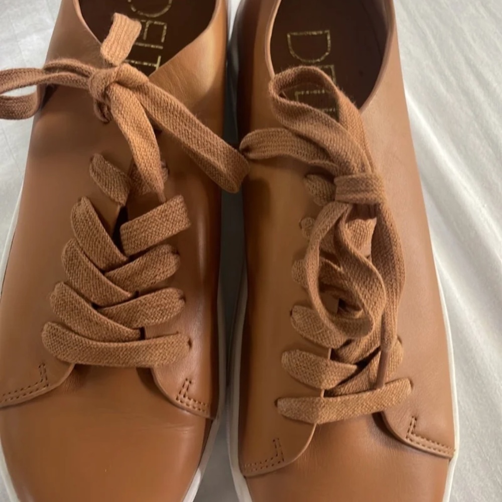 Deltan platform leather sneakers